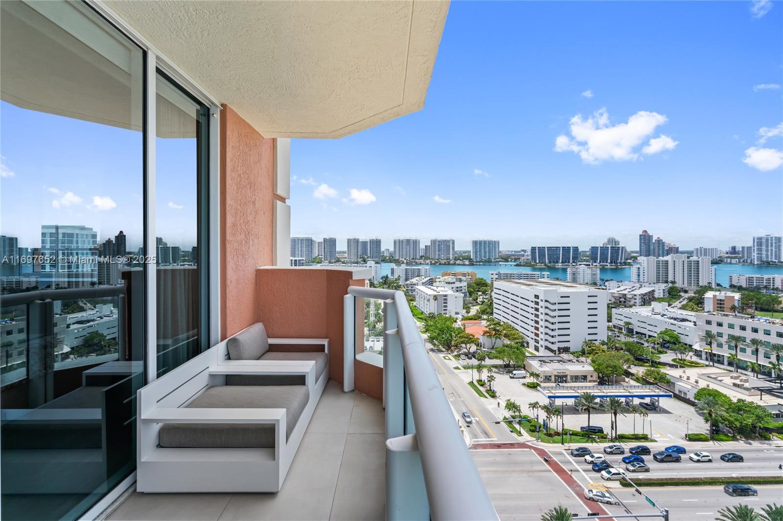 See details 1801 3 / 4 2736 sq. ft. $ 2024-11-21 0 Photo