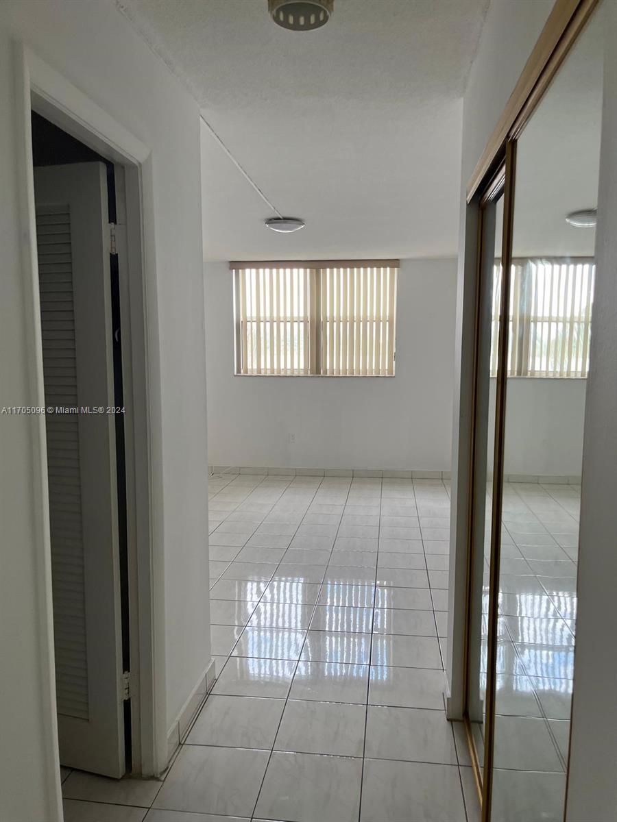 See details 205 1 / 2 873 sq. ft. $ 2025-12-09 0 Photo