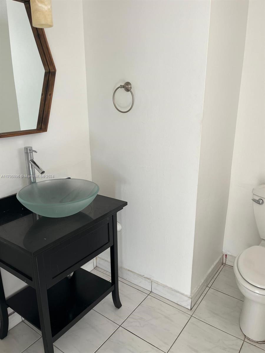 See details 205 1 / 2 873 sq. ft. $ 2025-12-09 0 Photo