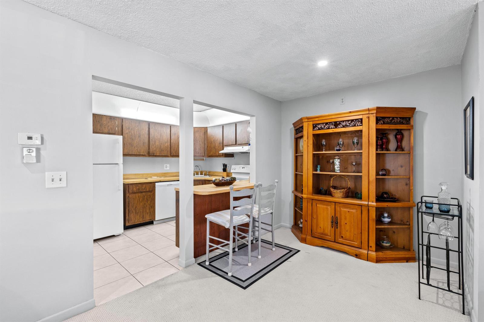 Ver detalles A-2 2 / 2 924 sq. ft. $ 2026-06-06 0 foto