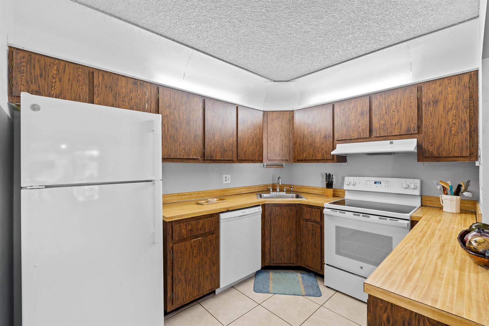 Ver detalles A-2 2 / 2 924 sq. ft. $ 2026-06-06 0 foto