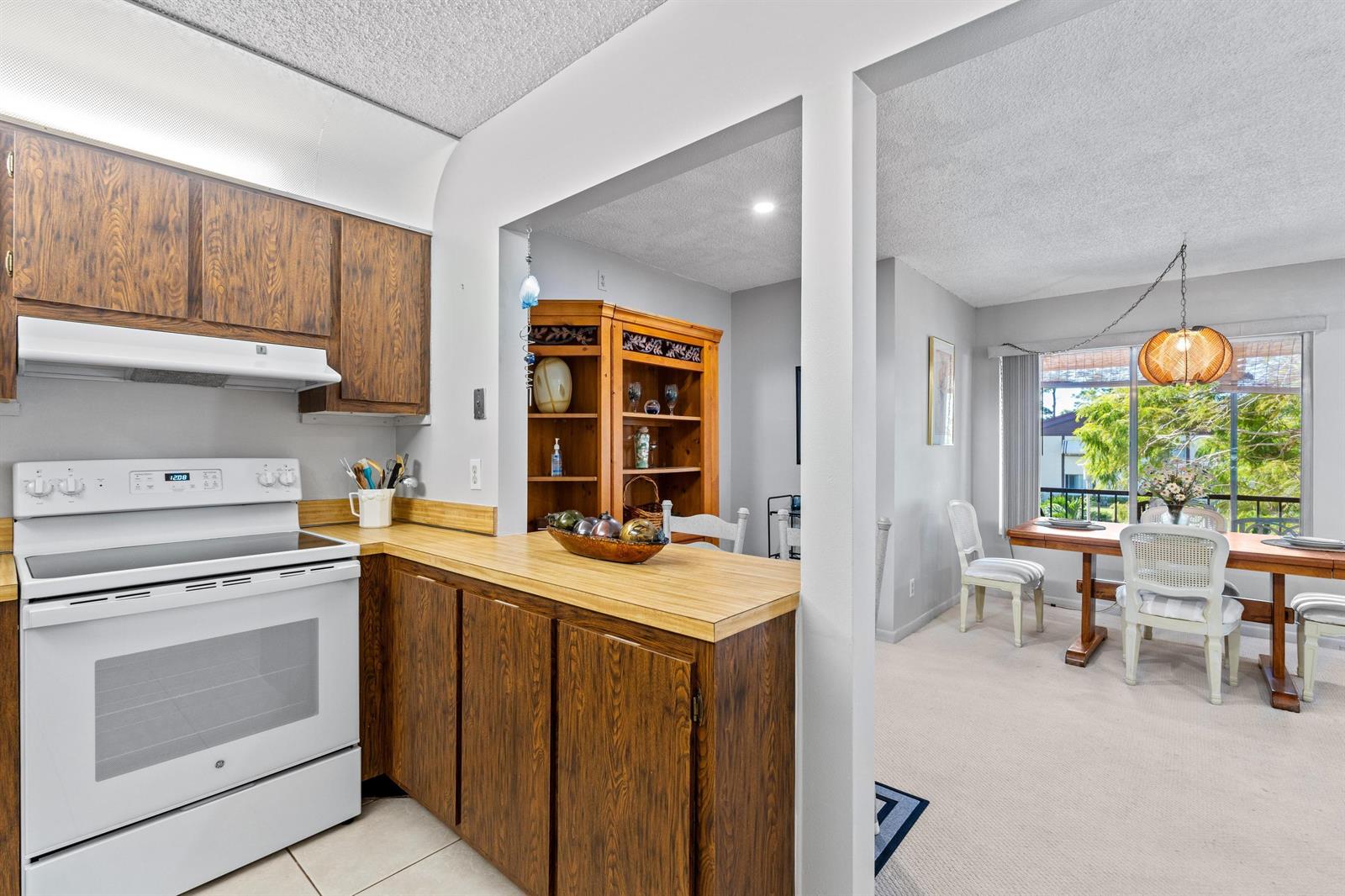 Ver detalles A-2 2 / 2 924 sq. ft. $ 2026-06-06 0 foto
