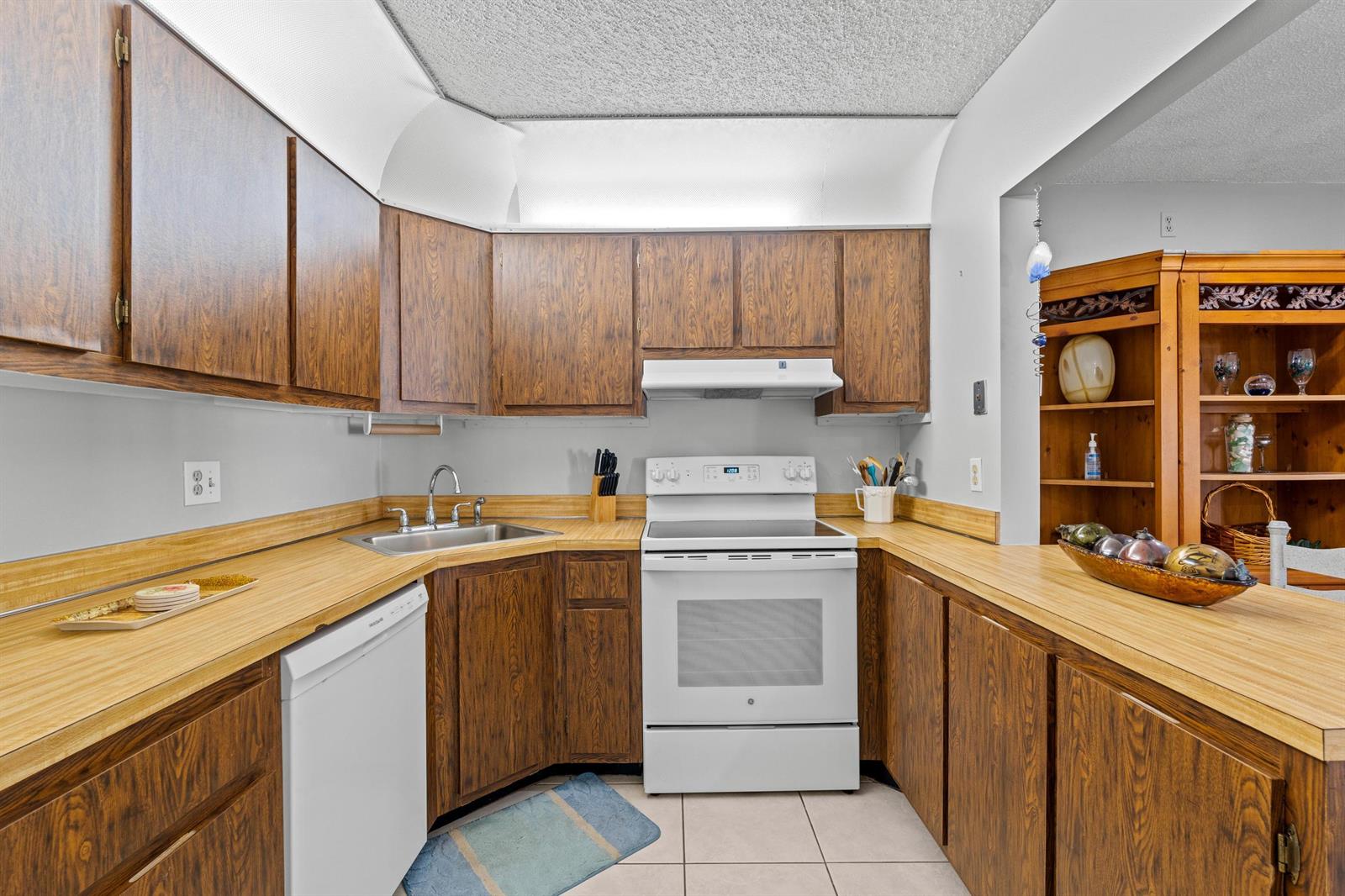 Ver detalles A-2 2 / 2 924 sq. ft. $ 2026-06-06 0 foto