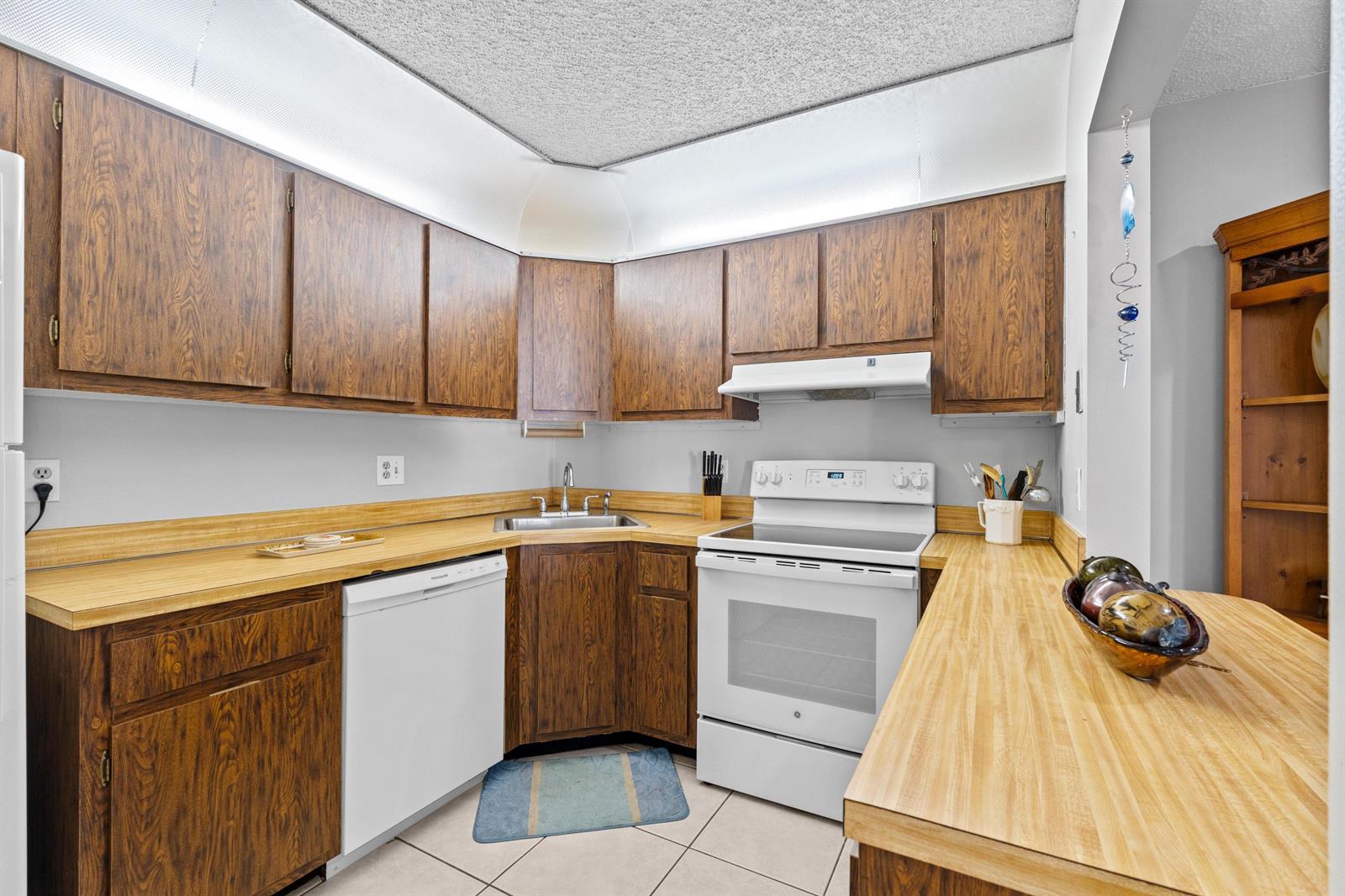 Ver detalles A-2 2 / 2 924 sq. ft. $ 2026-06-06 0 foto