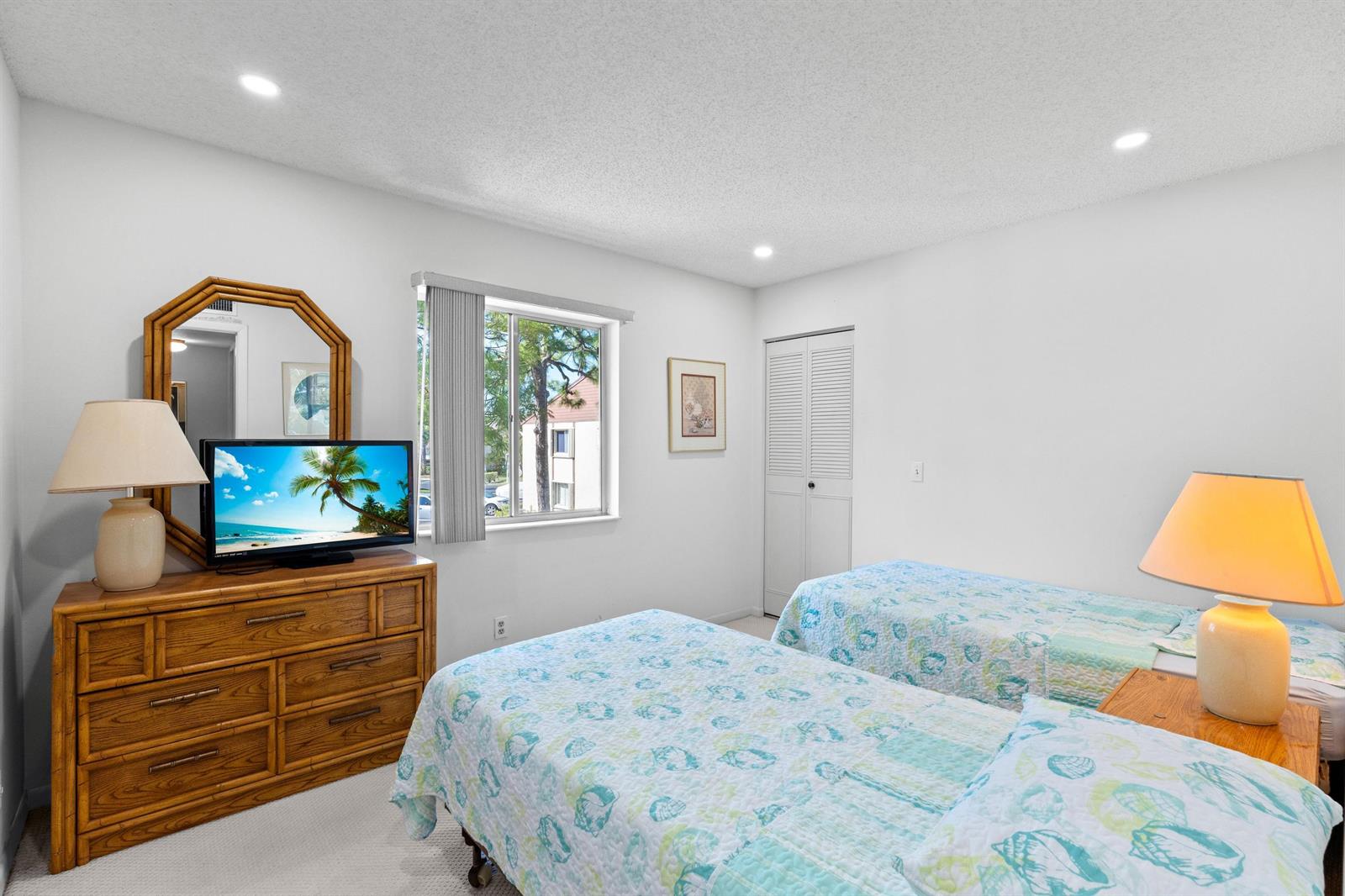 Ver detalles A-2 2 / 2 924 sq. ft. $ 2026-06-06 0 foto
