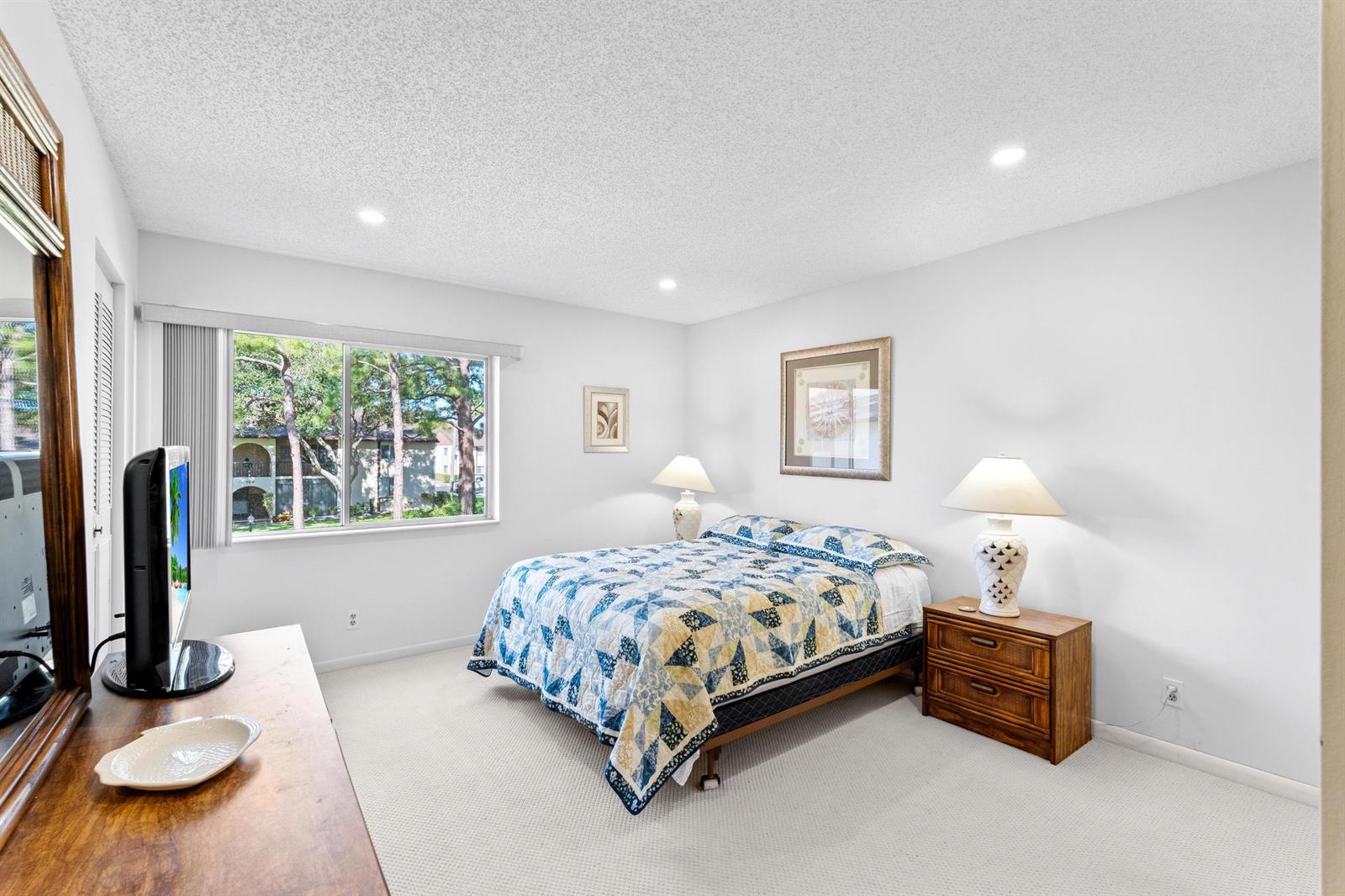 Ver detalles A-2 2 / 2 924 sq. ft. $ 2026-06-06 0 foto