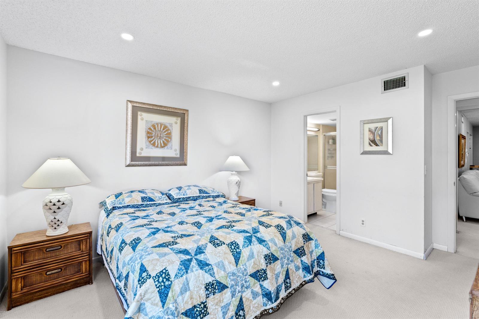 Ver detalles A-2 2 / 2 924 sq. ft. $ 2026-06-06 0 foto