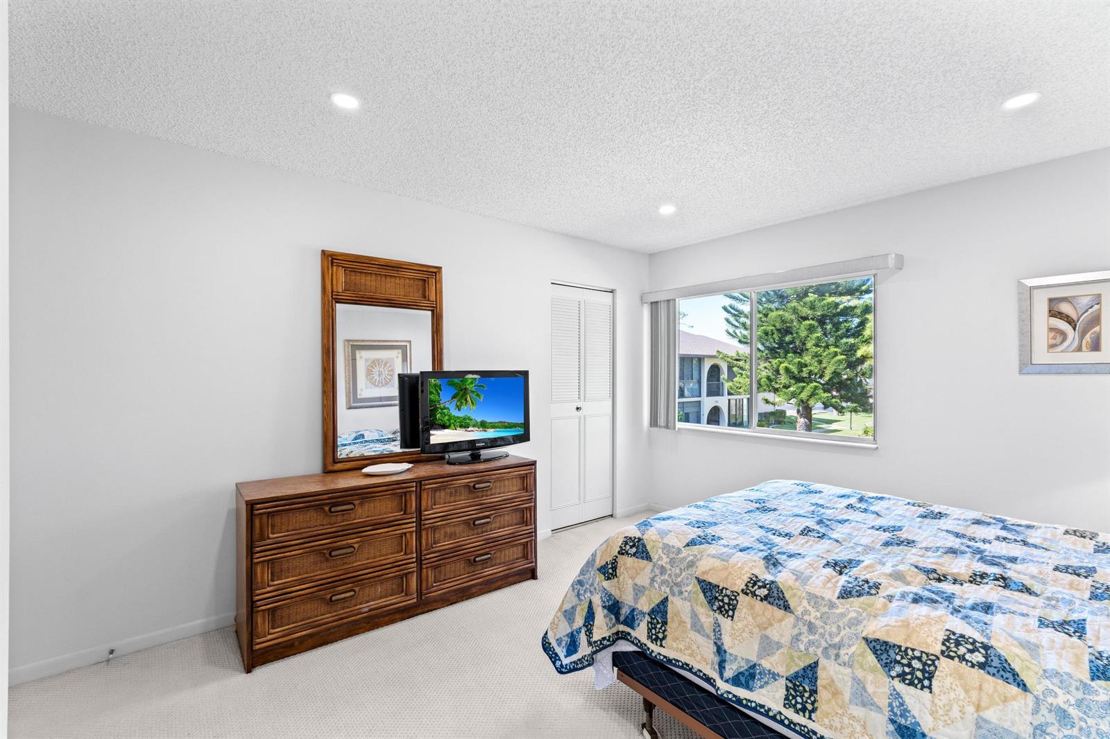 Ver detalles A-2 2 / 2 924 sq. ft. $ 2026-06-06 0 foto