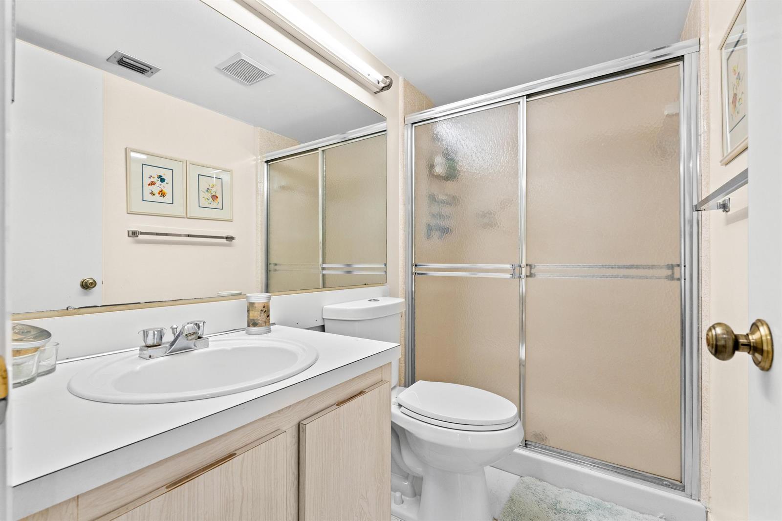 Ver detalles A-2 2 / 2 924 sq. ft. $ 2026-06-06 0 foto