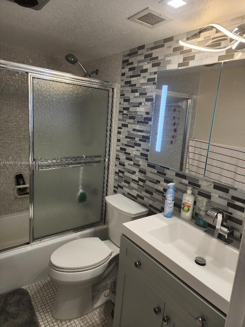 See details 22L 1 / 2 870 sq. ft. $ 2025-07-26 0 Photo
