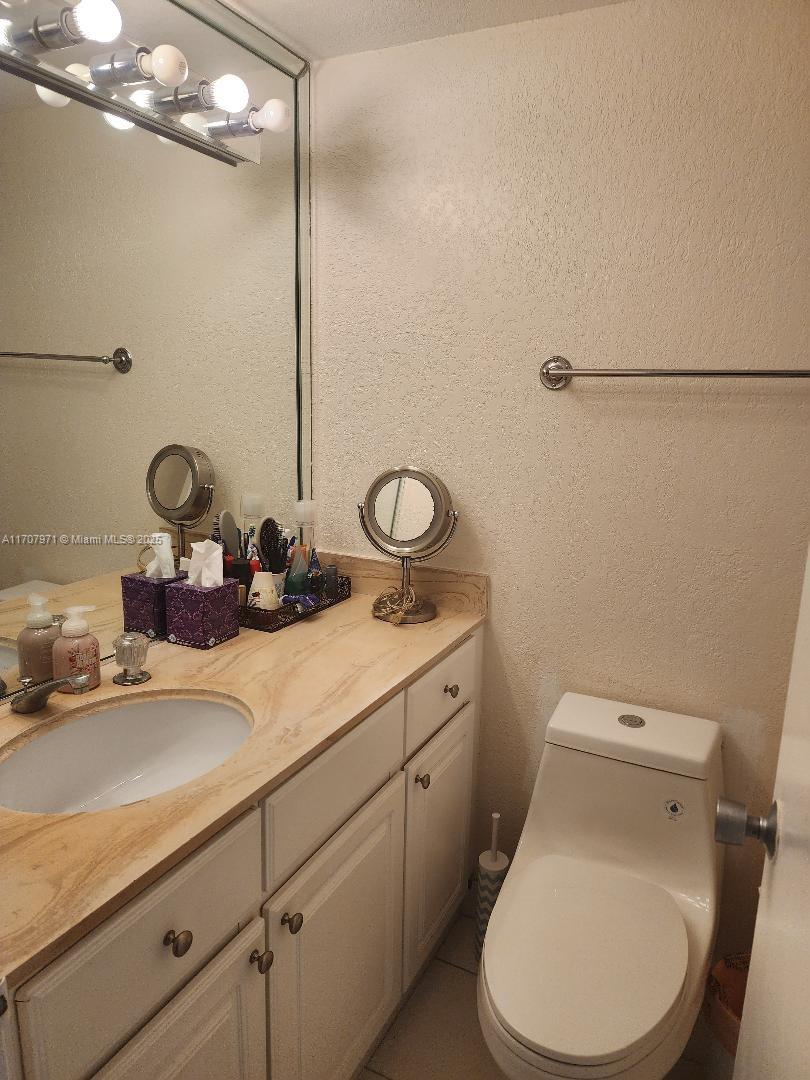 See details 22L 1 / 2 870 sq. ft. $ 2025-07-26 0 Photo