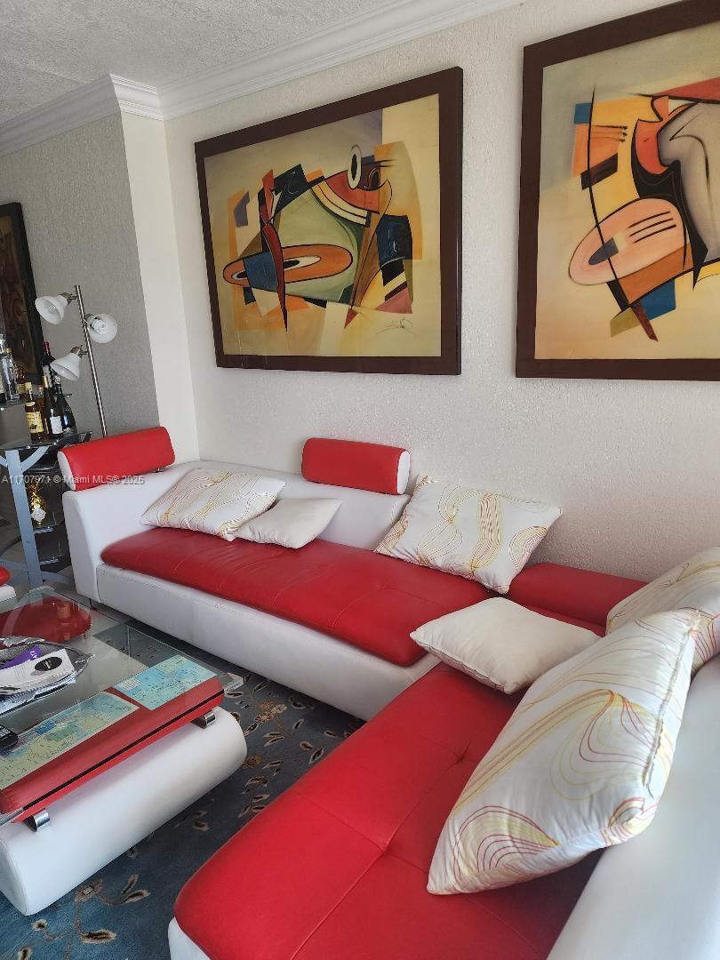 See details 22L 1 / 2 870 sq. ft. $ 2025-07-26 0 Photo