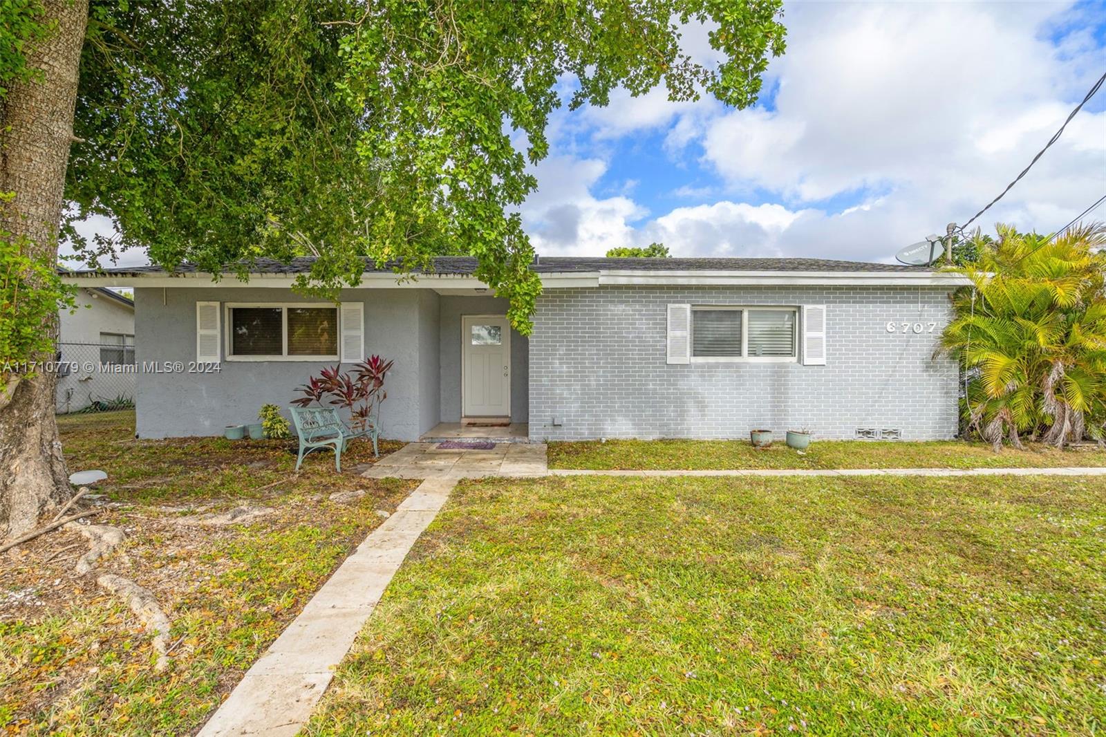 6707 4 / 2 1772 sq. ft. $ 2025-08-14 0 foto