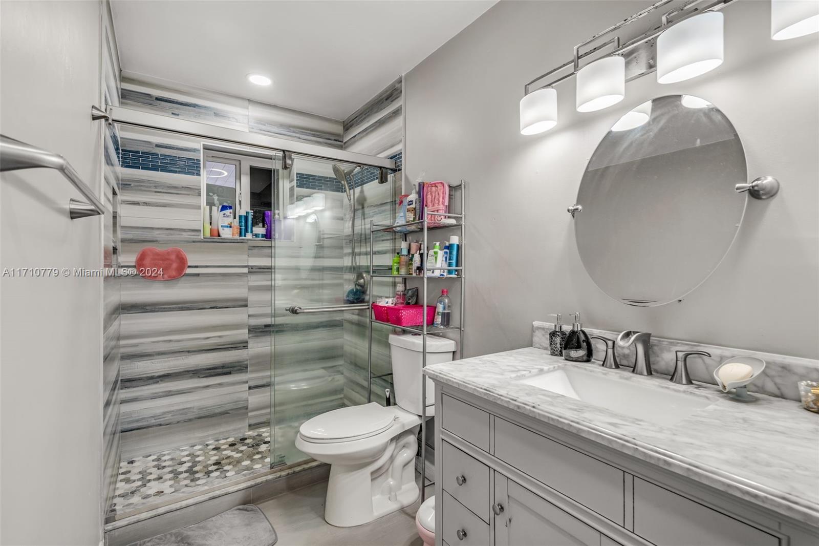6707 4 / 2 1772 sq. ft. $ 2025-08-14 0 foto
