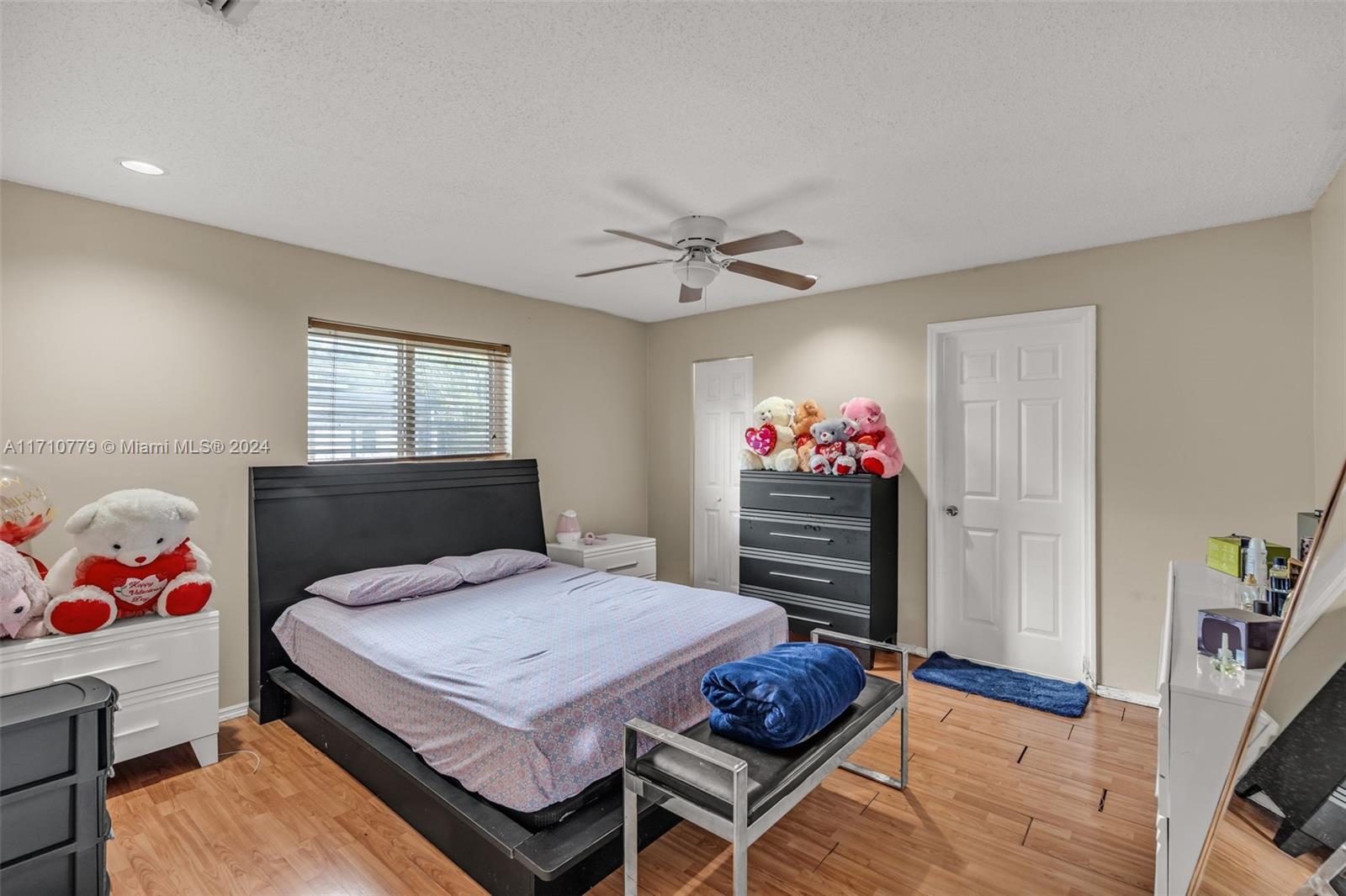6707 4 / 2 1772 sq. ft. $ 2025-08-14 0 foto
