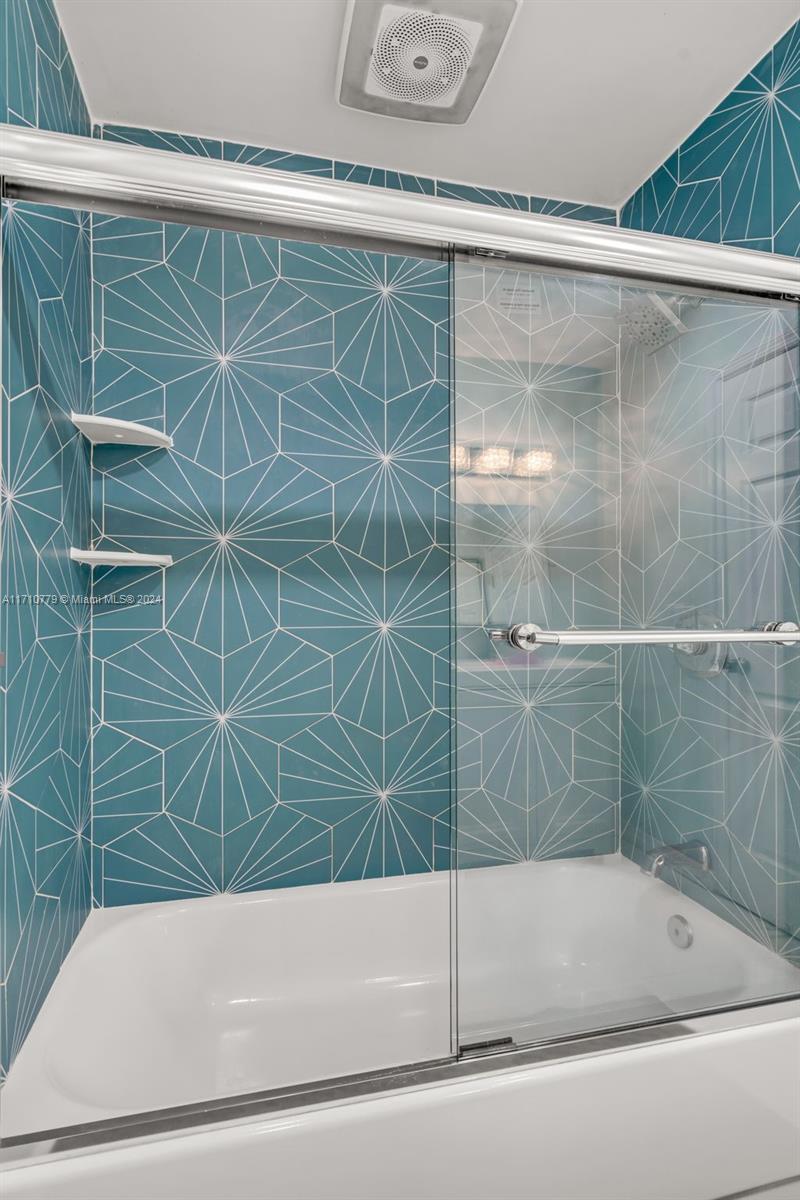 6707 4 / 2 1772 sq. ft. $ 2025-08-14 0 foto