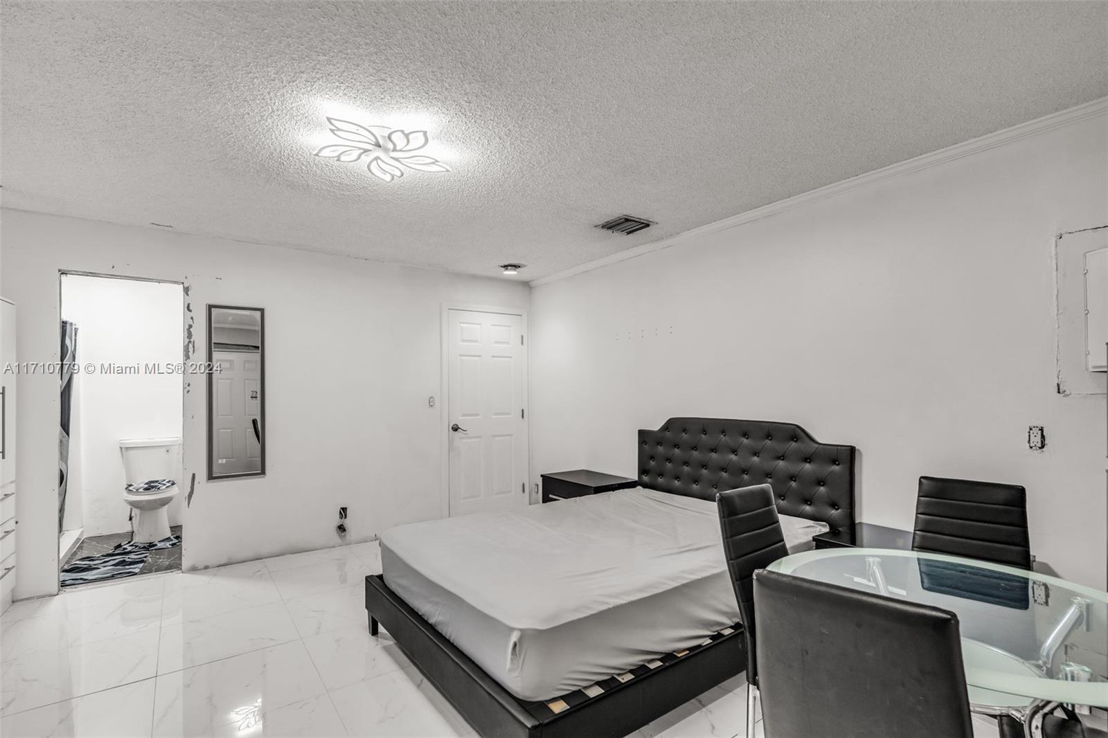 6707 4 / 2 1772 sq. ft. $ 2025-08-14 0 foto