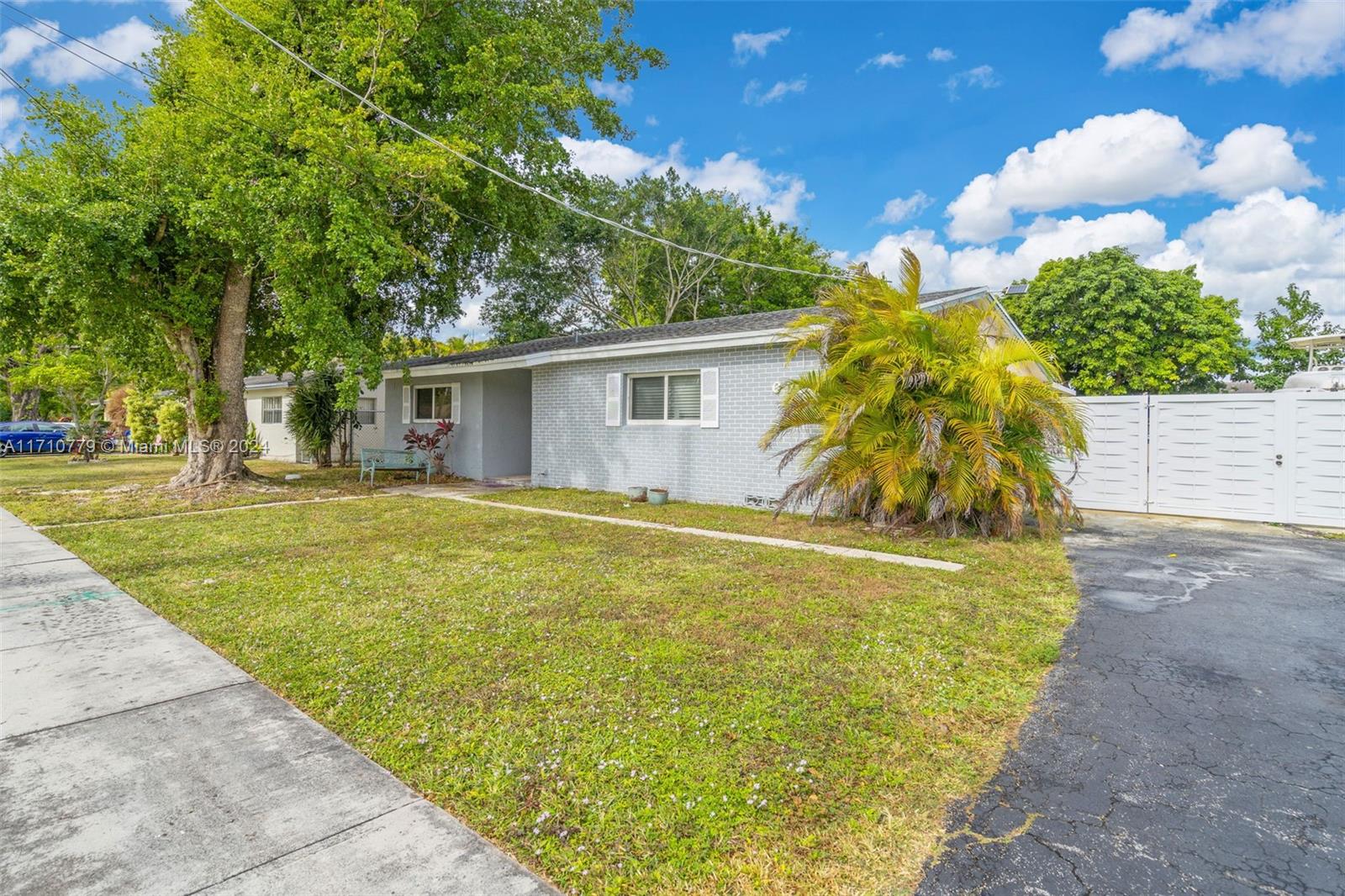 6707 4 / 2 1772 sq. ft. $ 2025-08-14 0 foto