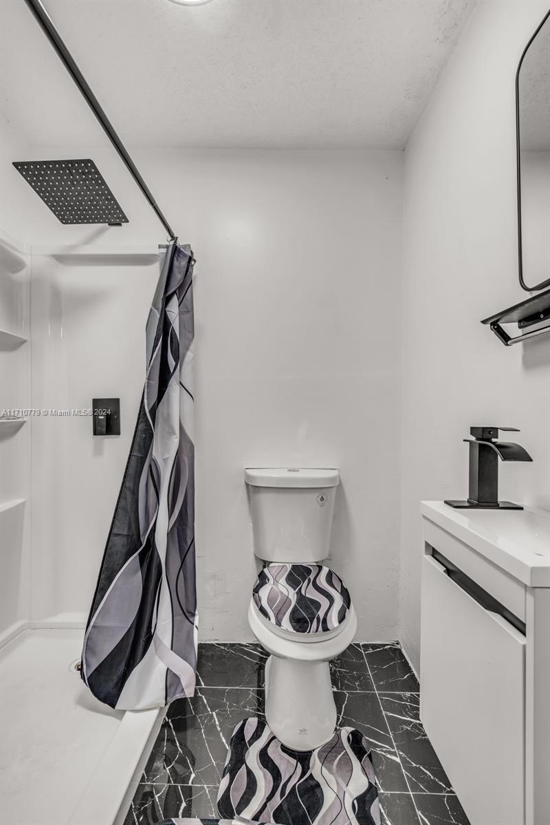 6707 4 / 2 1772 sq. ft. $ 2025-08-14 0 foto