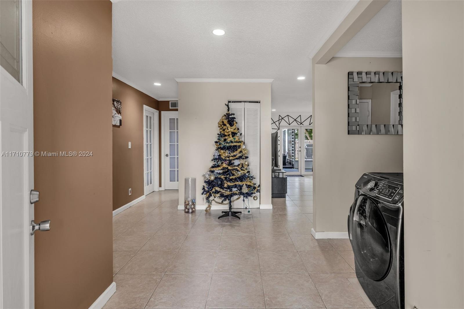 6707 4 / 2 1772 sq. ft. $ 2025-08-14 0 foto