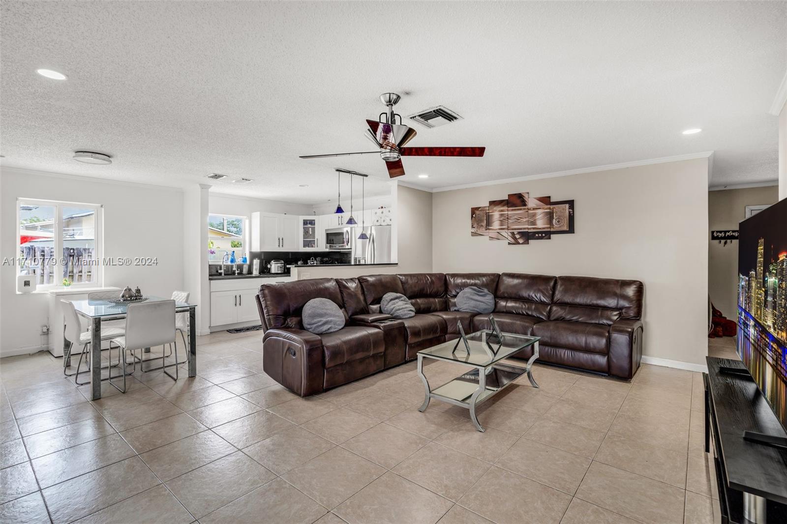 6707 4 / 2 1772 sq. ft. $ 2025-08-14 0 foto