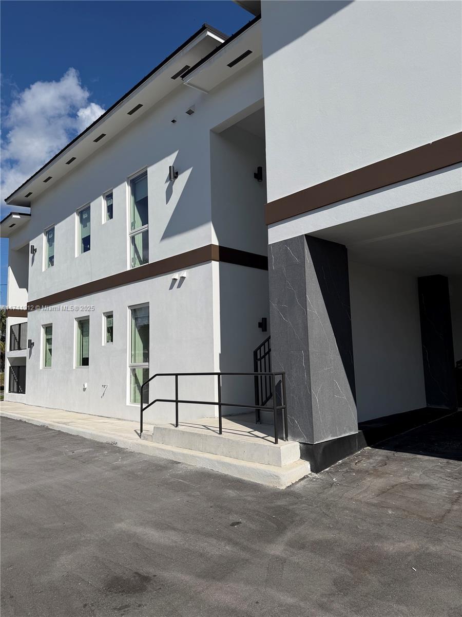 See details / sq. ft. $ 2024-12-18 0 Photo