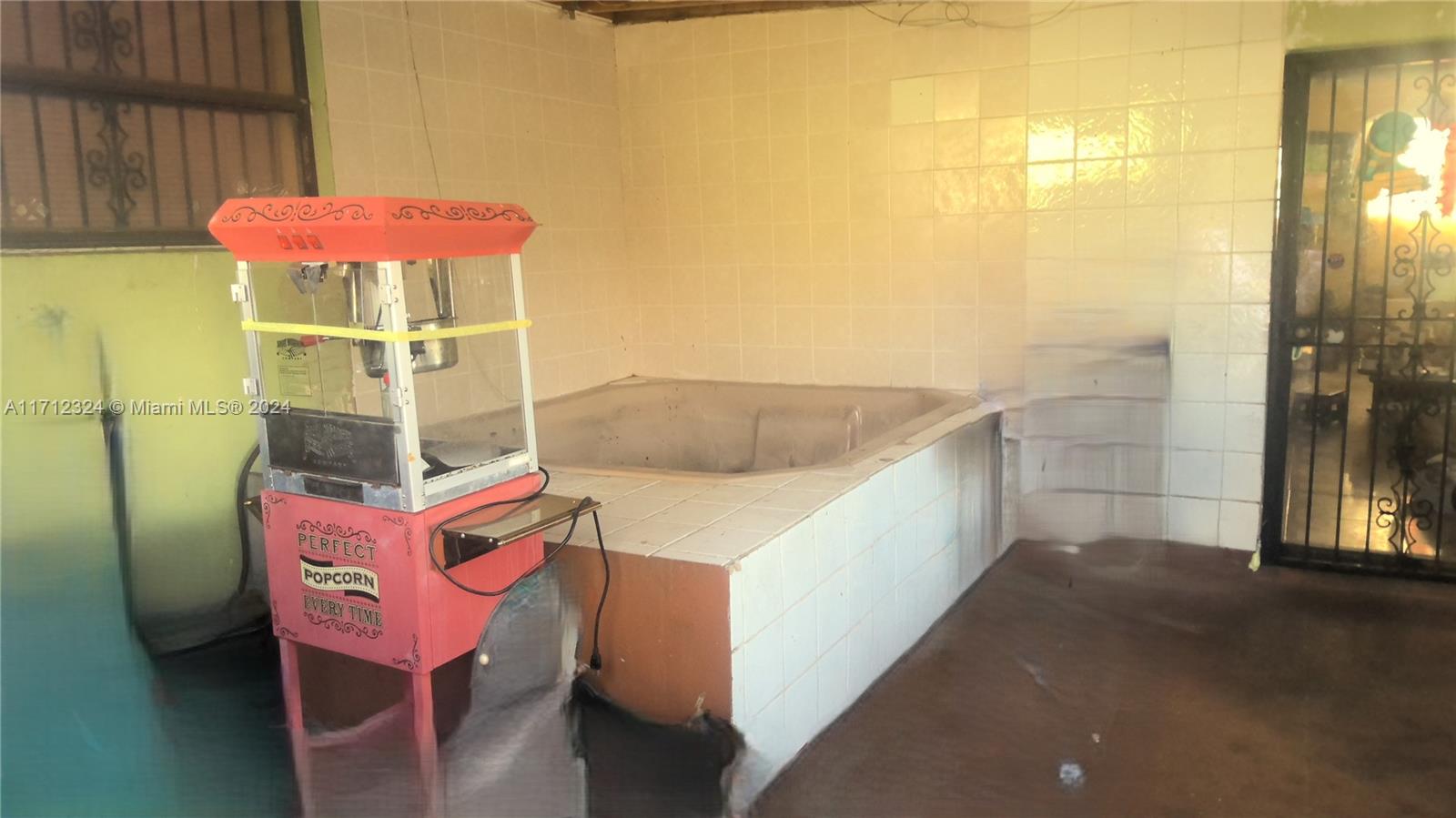 See details 8190 4 / 3 2250 sq. ft. $ 2025-07-09 0 Photo