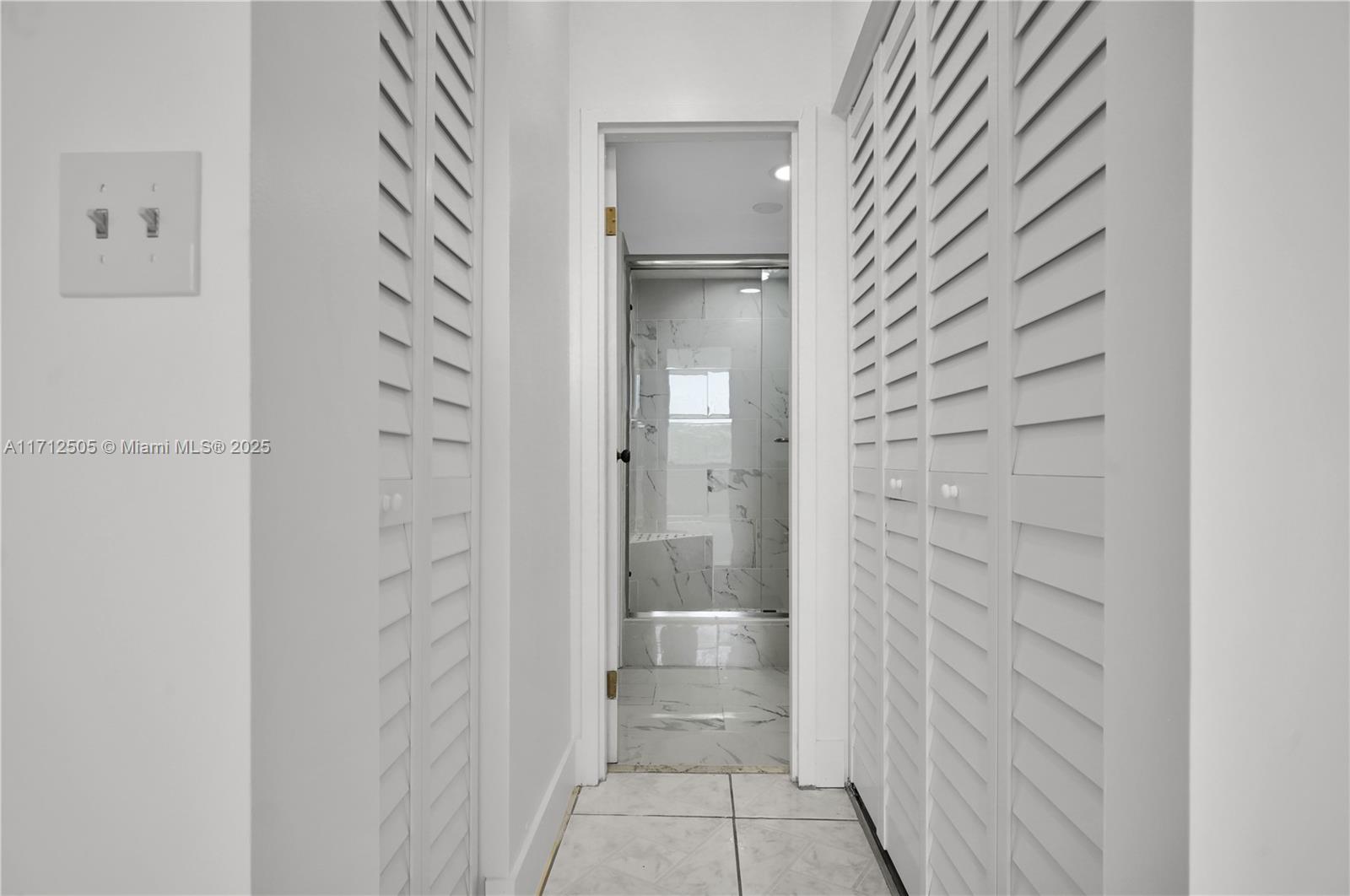 4B 1 / 2 808 sq. ft. $ 2025-09-12 0 foto
