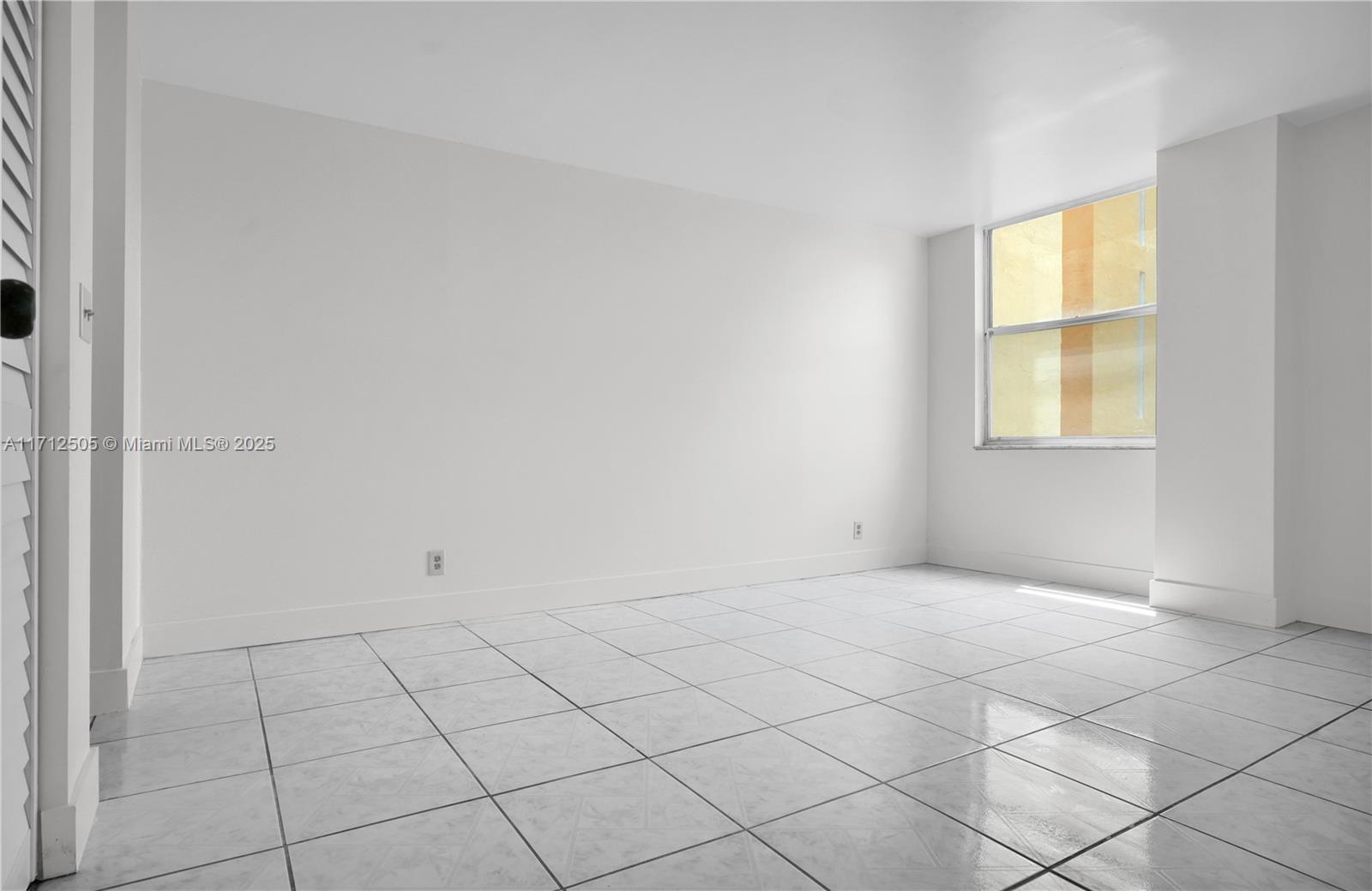 4B 1 / 2 808 sq. ft. $ 2025-09-12 0 foto
