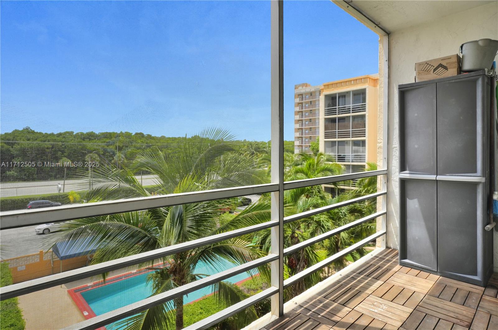 4B 1 / 2 808 sq. ft. $ 2025-09-12 0 foto