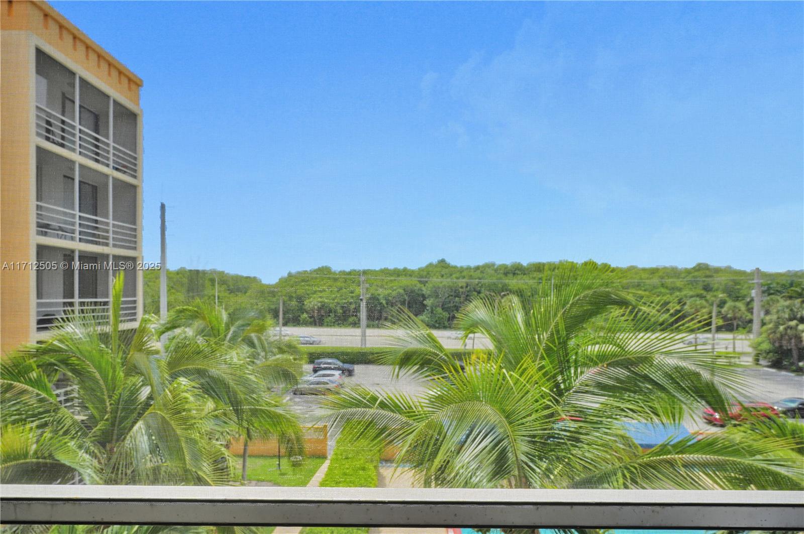 4B 1 / 2 808 sq. ft. $ 2025-09-12 0 foto