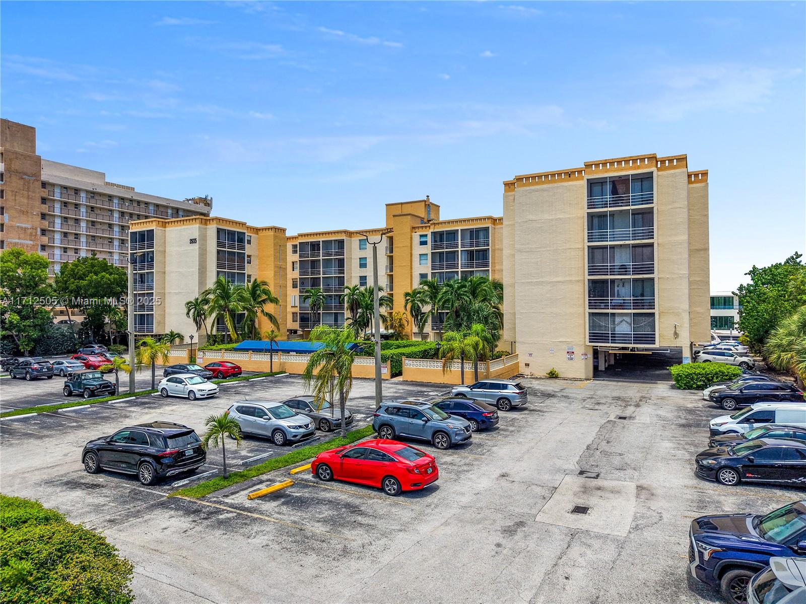 4B 1 / 2 808 sq. ft. $ 2025-09-12 0 foto