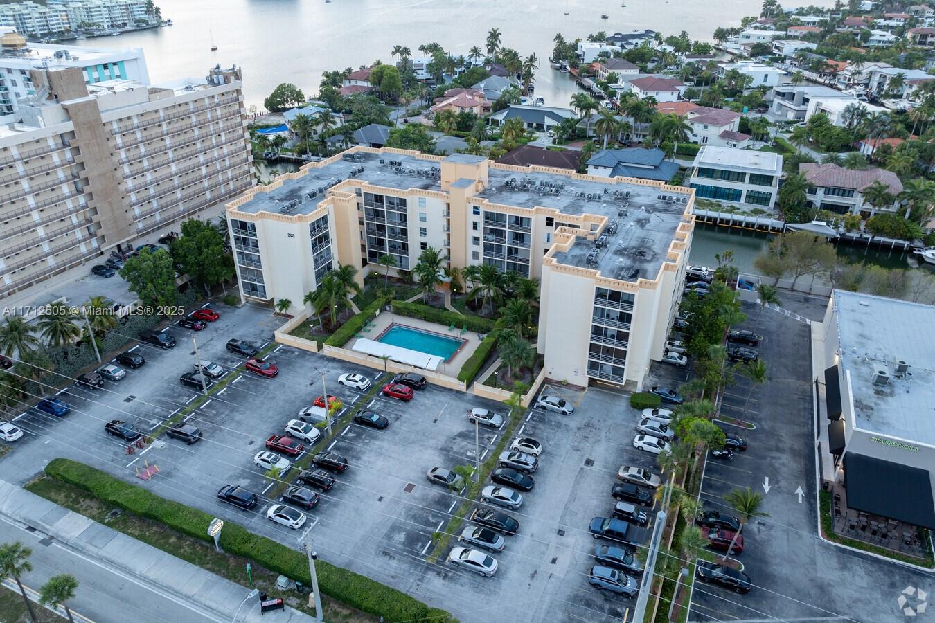 4B 1 / 2 808 sq. ft. $ 2025-09-12 0 foto