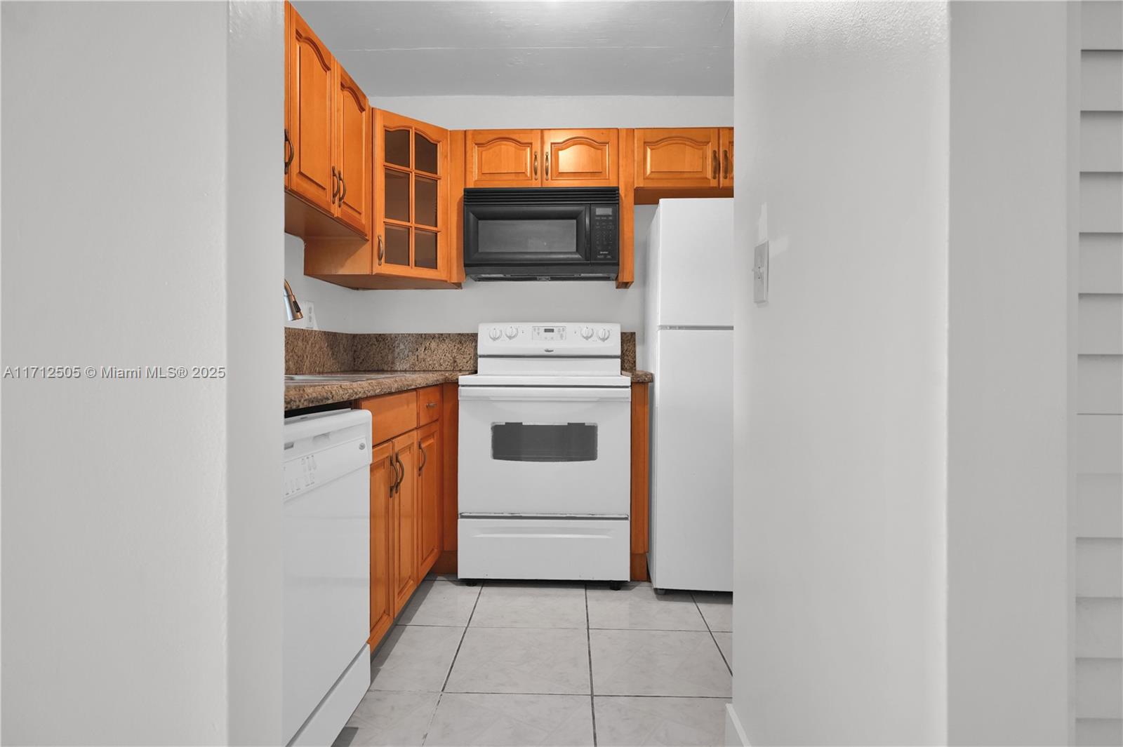 4B 1 / 2 808 sq. ft. $ 2025-09-12 0 foto