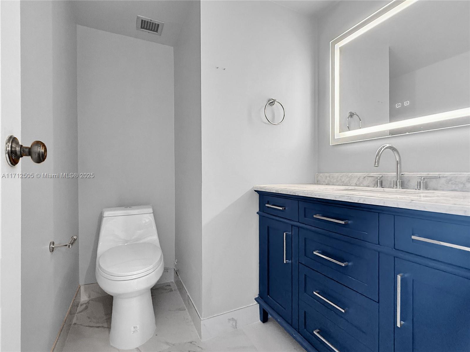 4B 1 / 2 808 sq. ft. $ 2025-09-12 0 foto