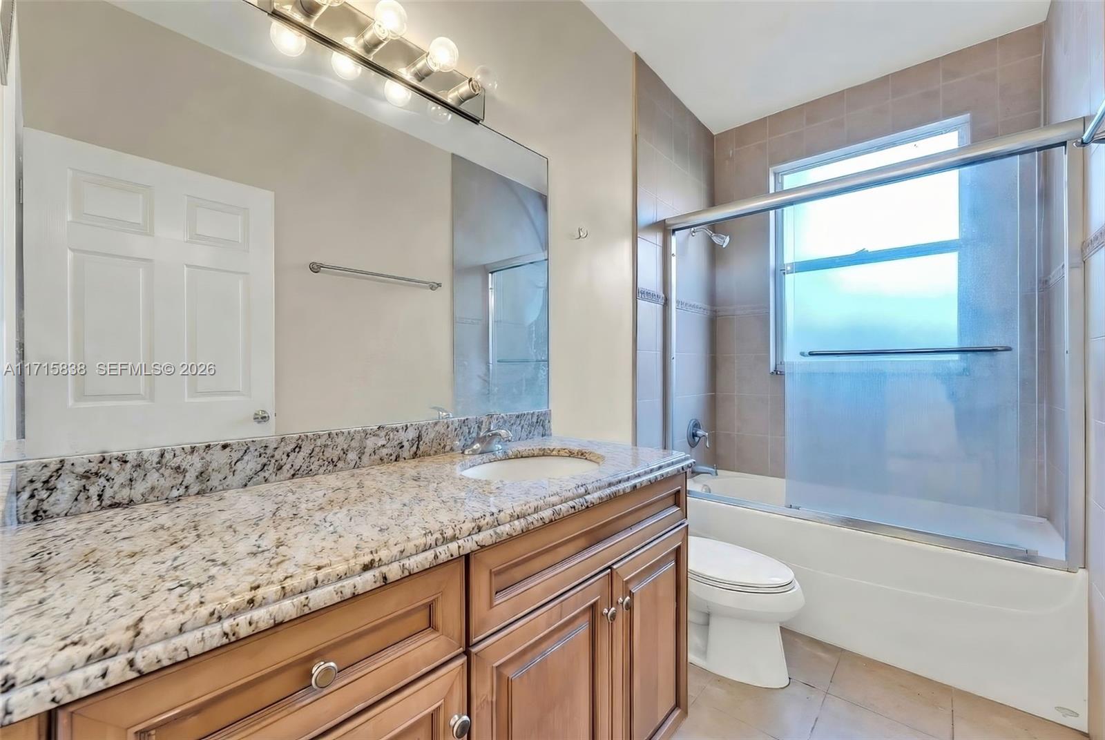 4956 5 / 4 3418 sq. ft. $ 2025-11-18 0 Photo