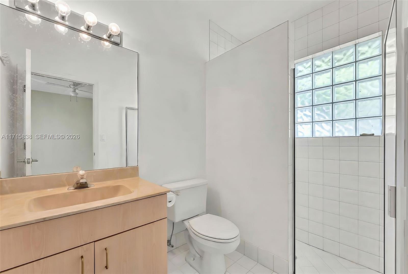 4956 5 / 4 3418 sq. ft. $ 2025-11-18 0 Photo