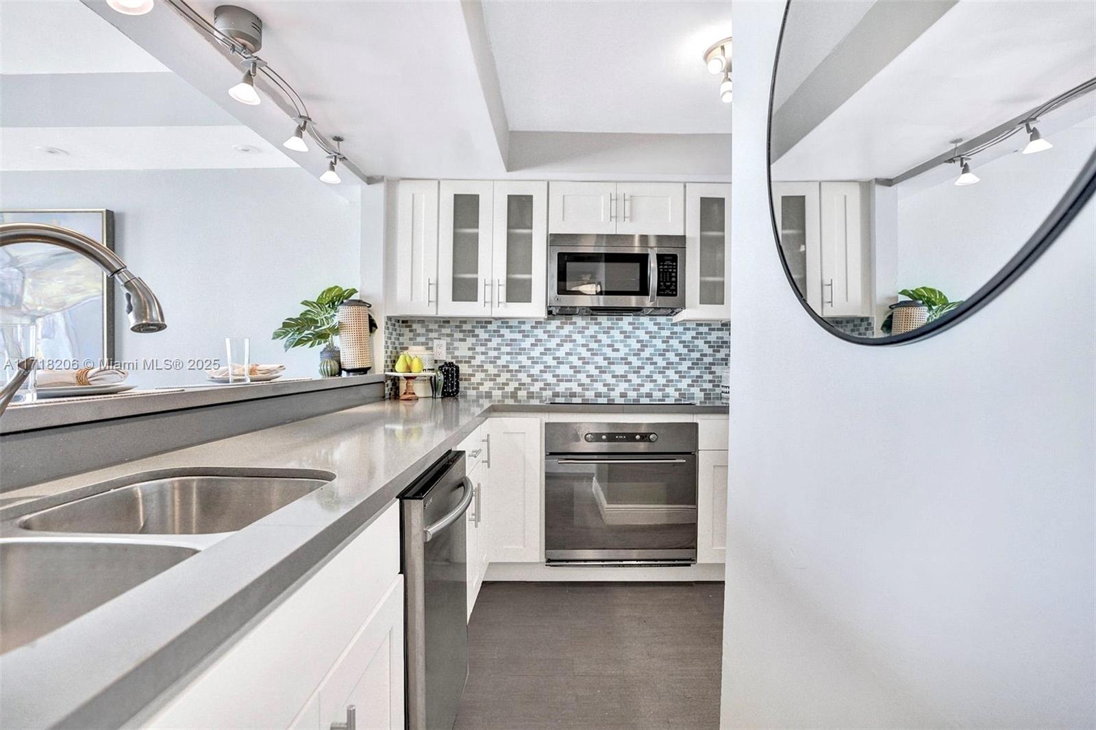 Ver detalles 605 1 / 2 810 sq. ft. $ 2025-07-31 0 foto