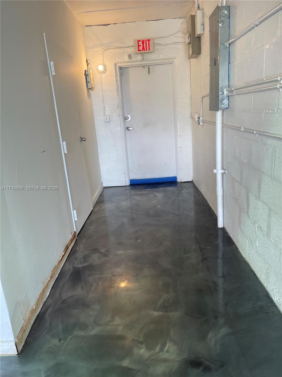 C10  /   sq. ft. $ 2025-03-18 0 Photo