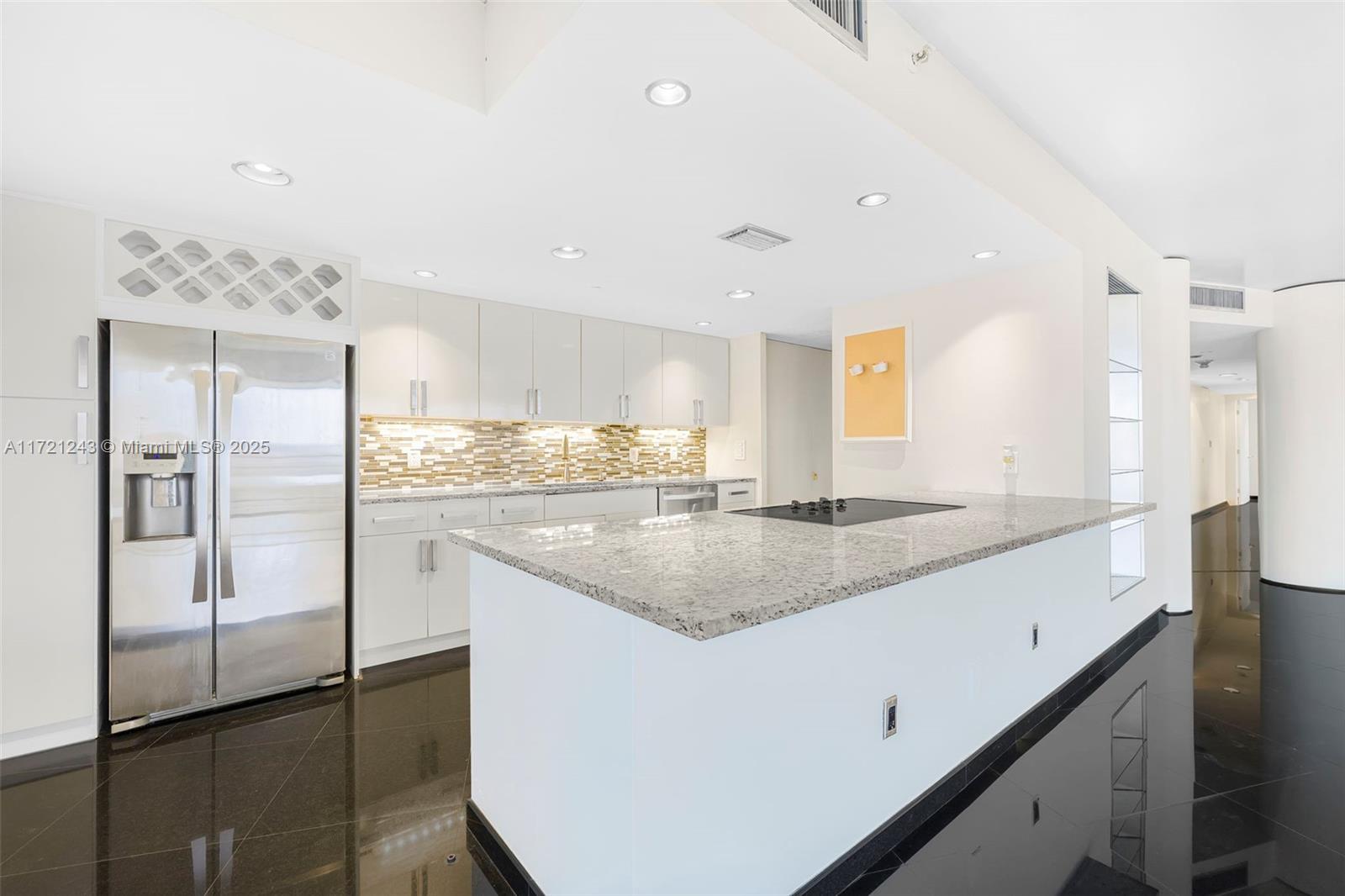Ver detalles 1858 3 / 3 2749 sq. ft. $ 2025-05-19 0 foto
