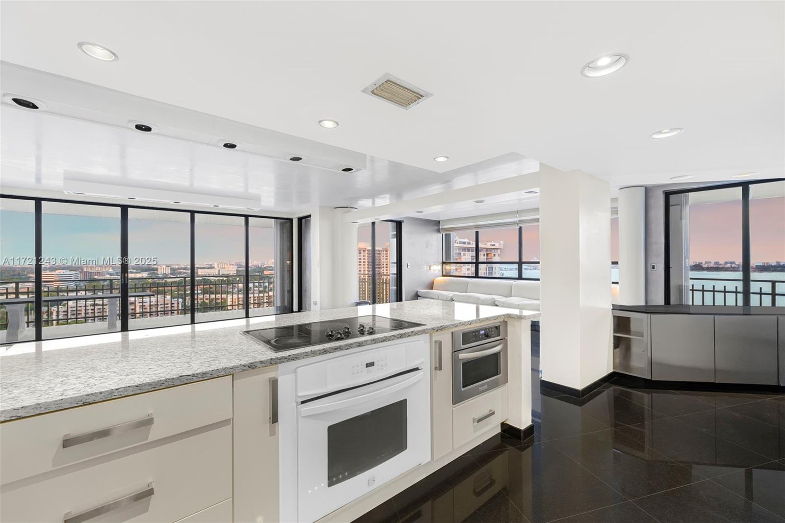 Ver detalles 1858 3 / 3 2749 sq. ft. $ 2025-05-19 0 foto
