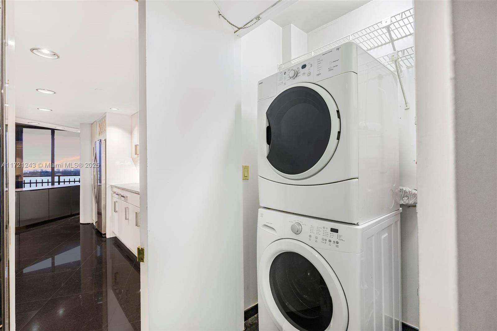 Ver detalles 1858 3 / 3 2749 sq. ft. $ 2025-05-19 0 foto
