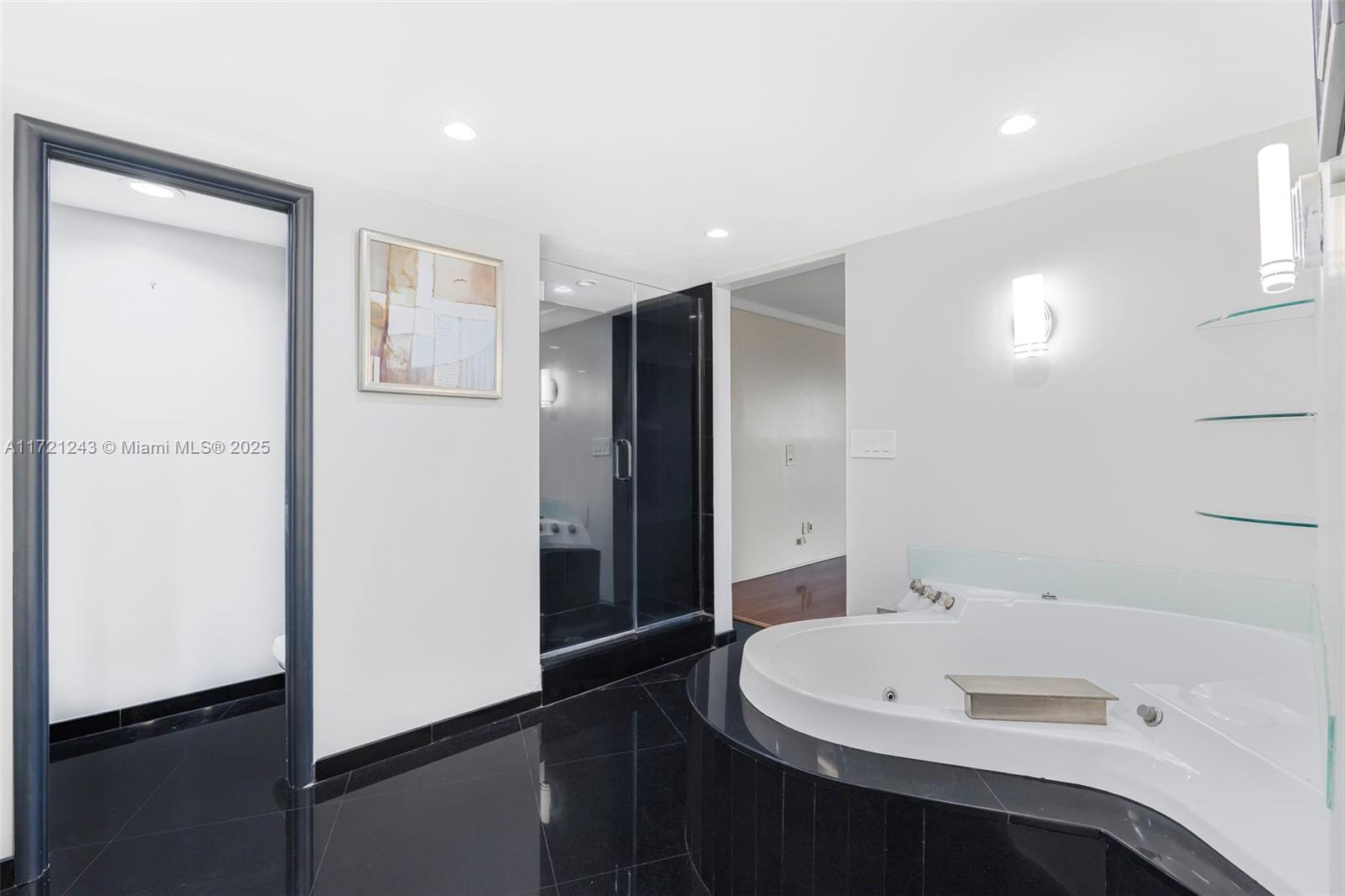 Ver detalles 1858 3 / 3 2749 sq. ft. $ 2025-05-19 0 foto