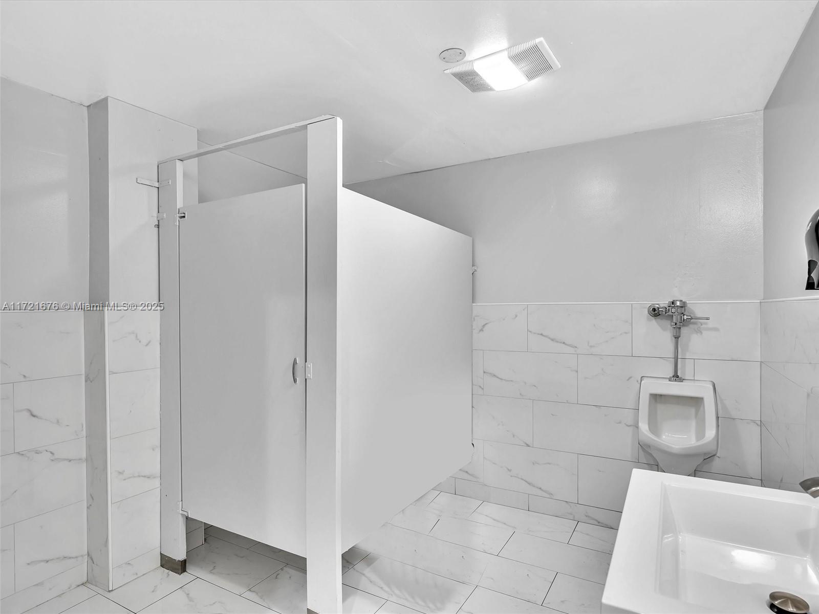   /   sq. ft. $ 2025-08-28 0 foto