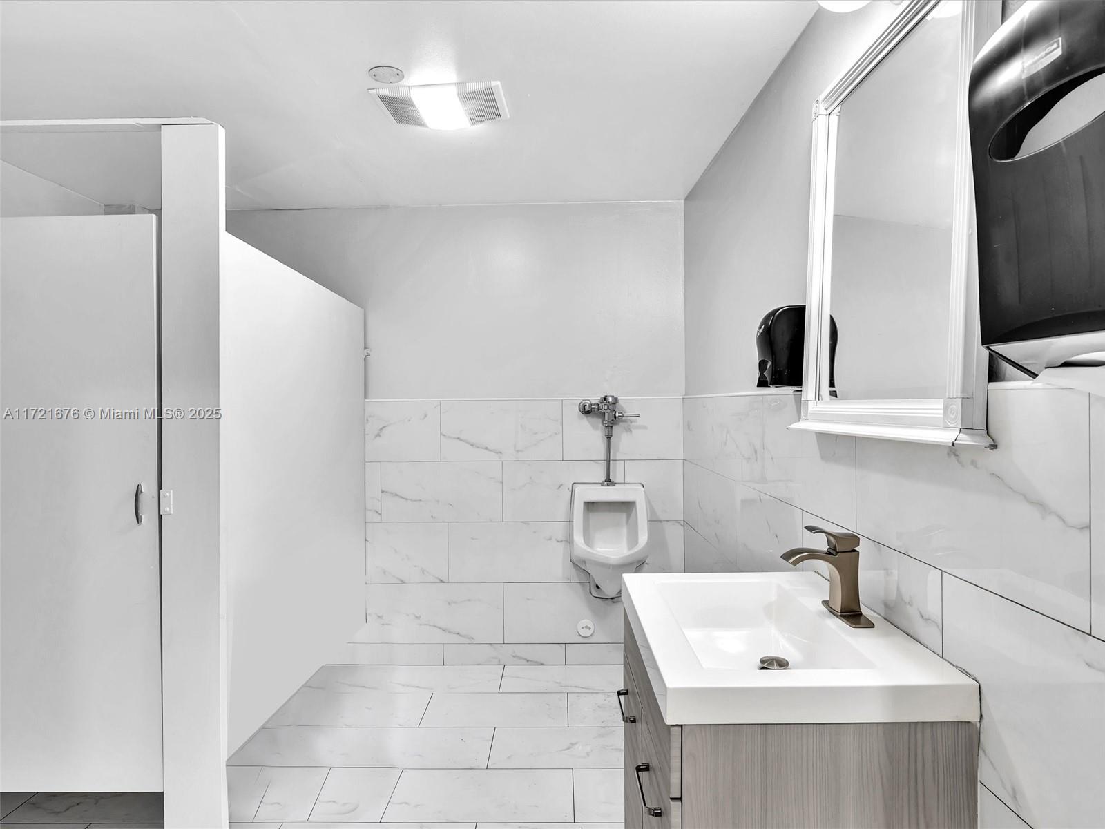   /   sq. ft. $ 2025-08-28 0 foto