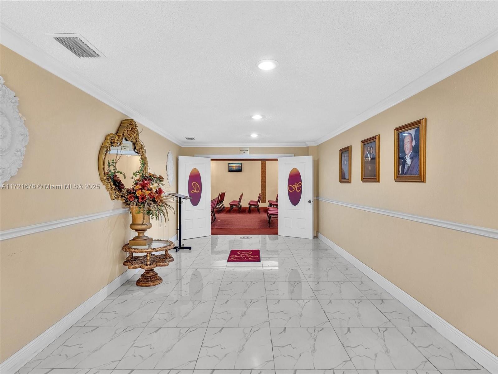   /   sq. ft. $ 2025-08-28 0 foto