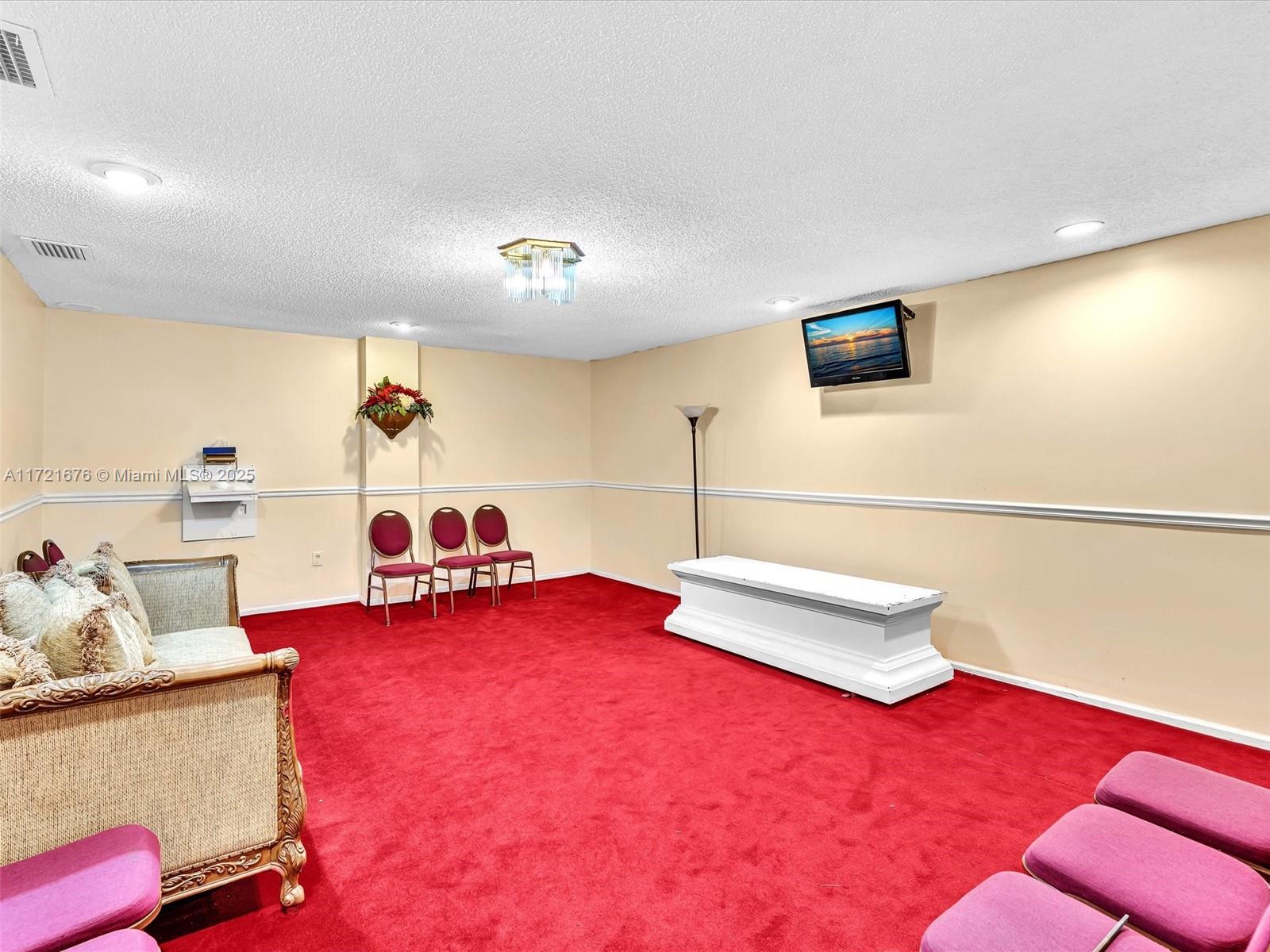   /   sq. ft. $ 2025-08-28 0 foto