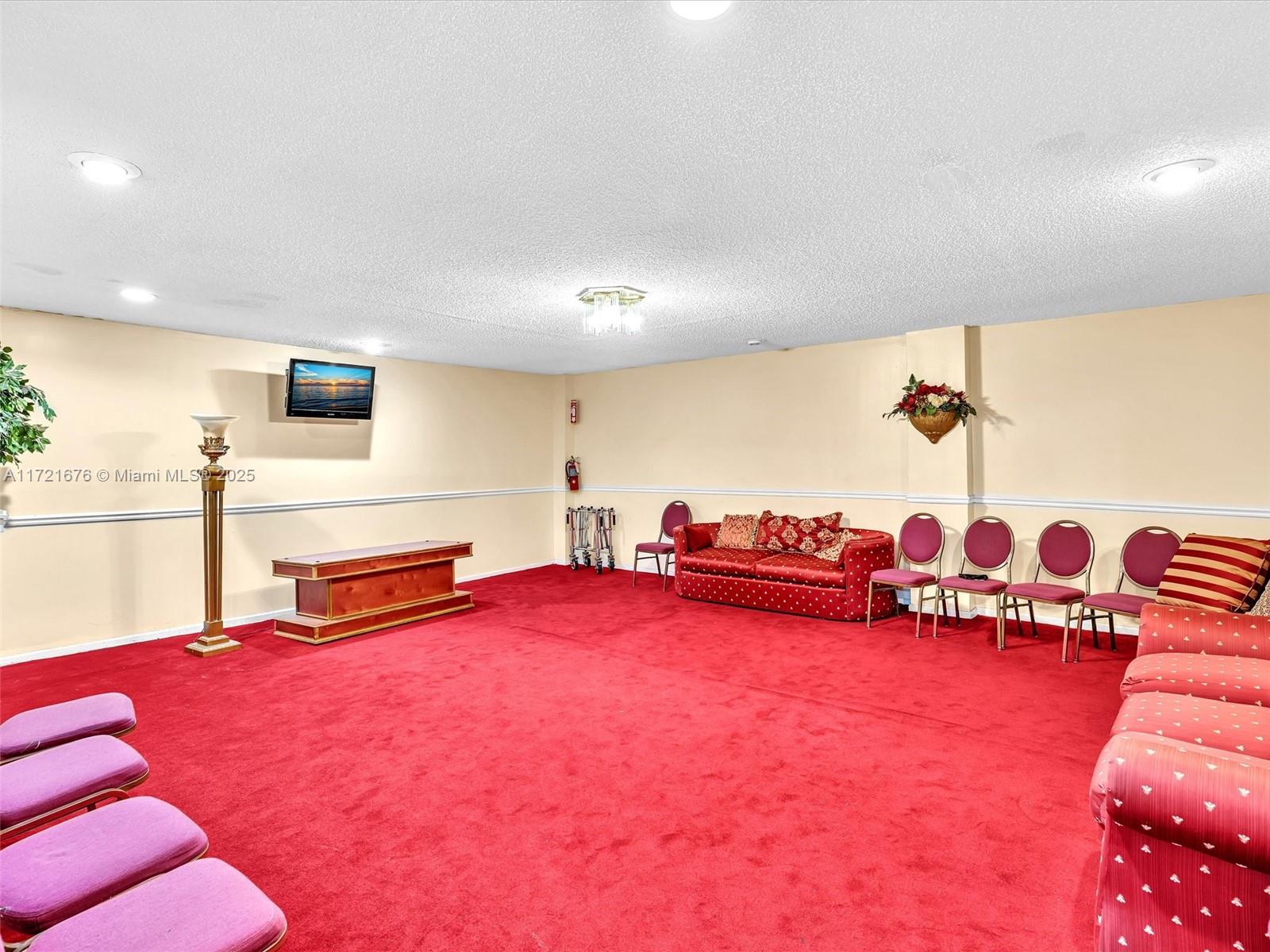   /   sq. ft. $ 2025-08-28 0 foto