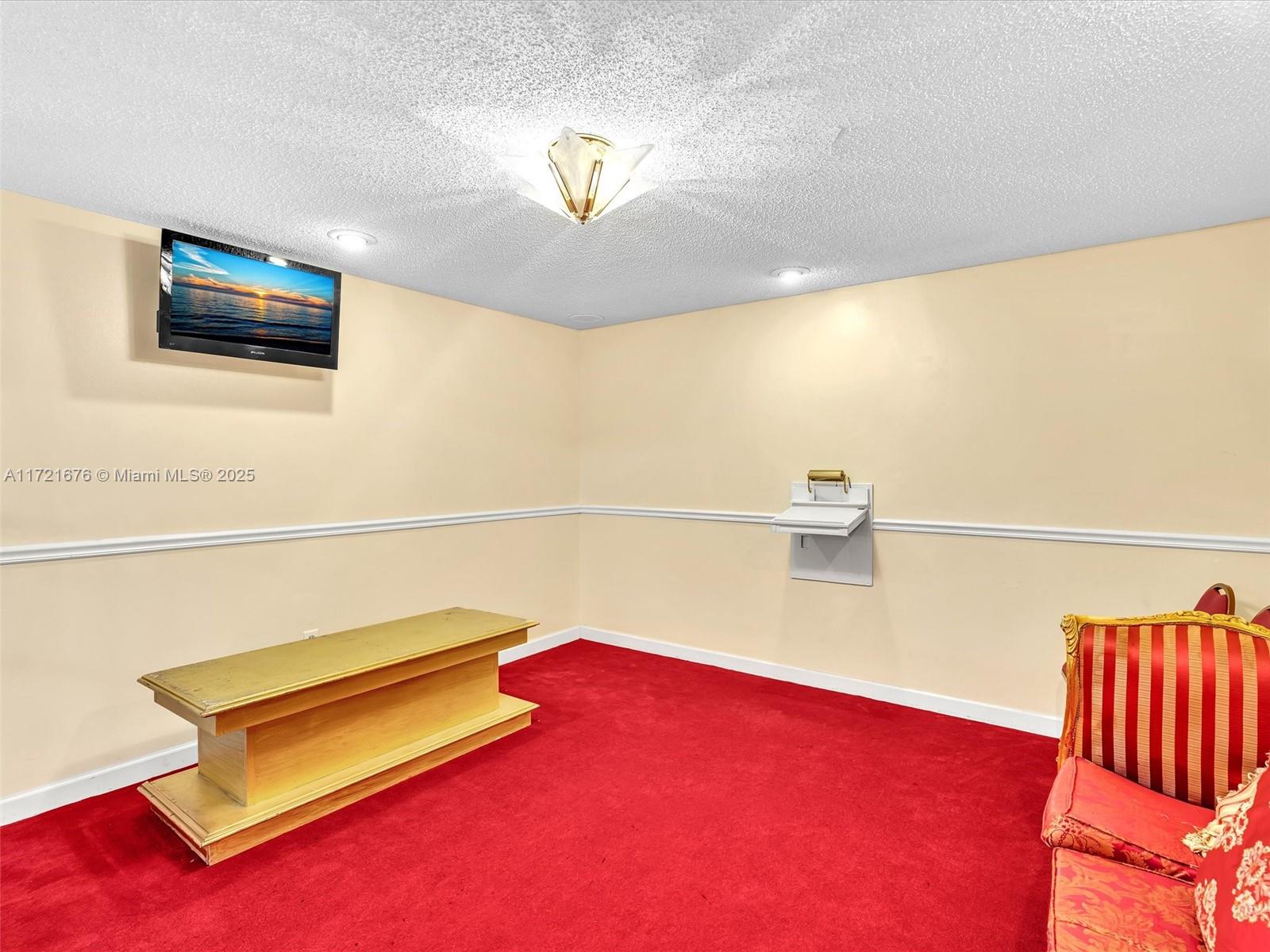   /   sq. ft. $ 2025-08-28 0 foto