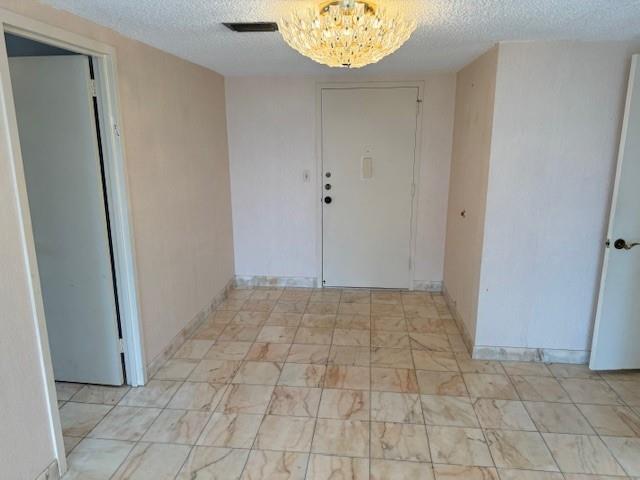 Ver detalles 814 3 / 3 2400 sq. ft. $ 2025-06-10 0 foto